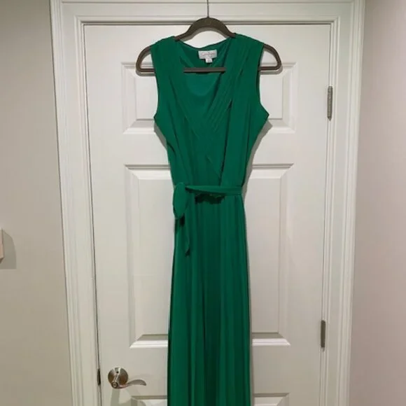 green emerald velvet dress Jessica Simpson Ladies' Midi Dress (Loden Green, Small) at Amazon Women's  Clothing store main image 0